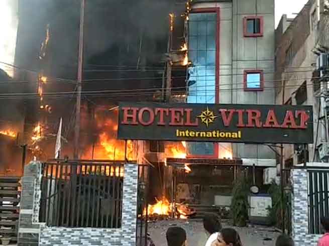लखनऊ के SSJ और विराट होटल में लगी आग, 4 लोगों की मौत
