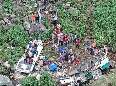 उत्तराखंड: खाई में गिरी बस, 47 यात्रियों की मौत